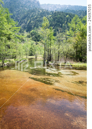 Tanikeike (Scenery of Kamikochi in Nagano Prefecture · early summer) Tanikeike (Scenery of Kamikochi in Nagano Prefecture · early summer) 24097035