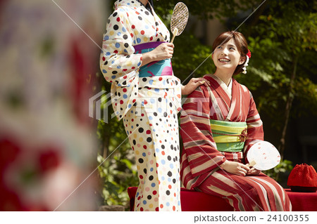 和服女性的旅程 24100355