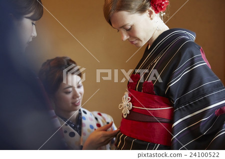 Foreign women traveling in the ancient capital and Japanese women 24100522