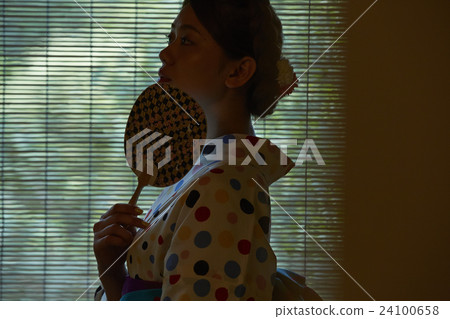 和服女性肖像 和服女性肖像 24100658