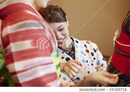 Foreign women traveling in the ancient capital and Japanese women Foreign women traveling in the ancient capital and Japanese women 24100716
