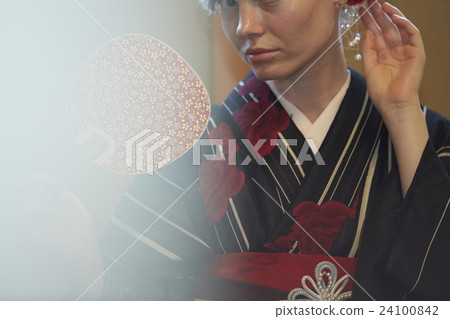和服女性肖像 24100842