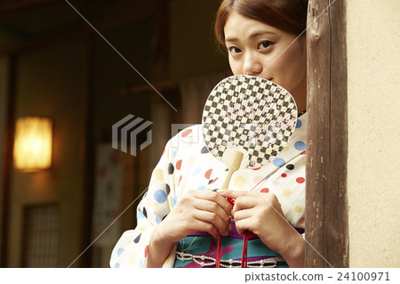 和服女性肖像 和服女性肖像 24100971