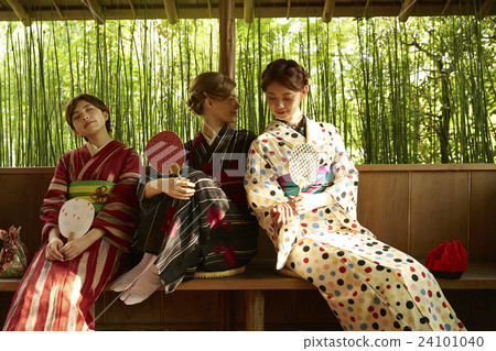 Foreign women traveling in the ancient capital and Japanese women Foreign women traveling in the ancient capital and Japanese women 24101040