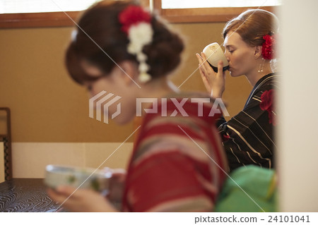 Sweetened Foreign Women Sweetened Foreign Women 24101041