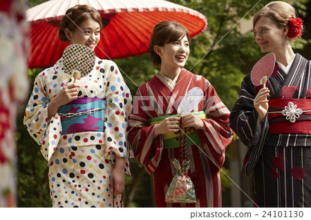 Foreign women traveling in the ancient capital and Japanese women 24101130