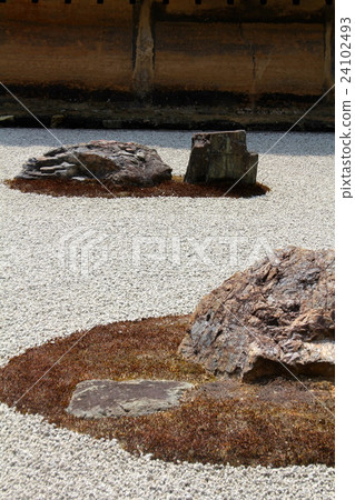 Stone garden of Ryoanji Temple 24102493