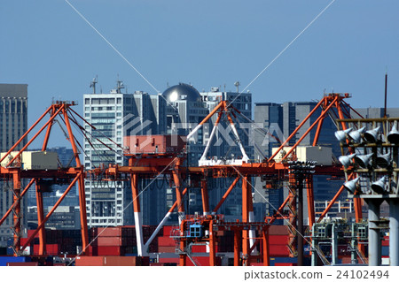 Oi's wharf's gantry crane and Fuji TV headquarters 24102494