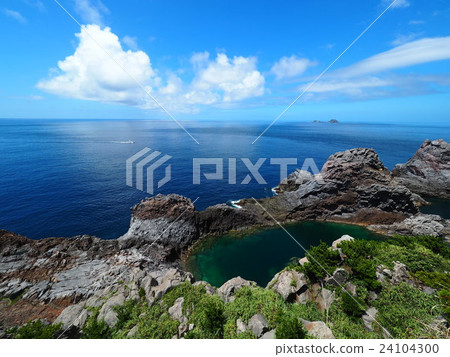 "Izu Islands Kozushima" Senkyo Pond under the blue sky "Izu Islands Kozushima" Senkyo Pond under the blue sky 24104300