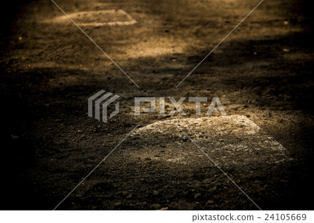 大垣市的Shimakusaraku綜合大棒球場的本壘打 大垣市的Shimakusaraku綜合大棒球場的本壘打 24105669