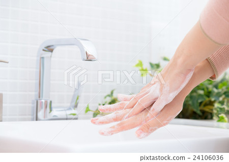 Wash hands Women foam water Prevent cold Wash thoroughly hands Women clean hand sink 24106036