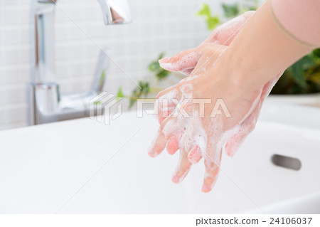 Wash hands Women foam water Prevent cold Wash thoroughly hands Women clean hand sink 24106037