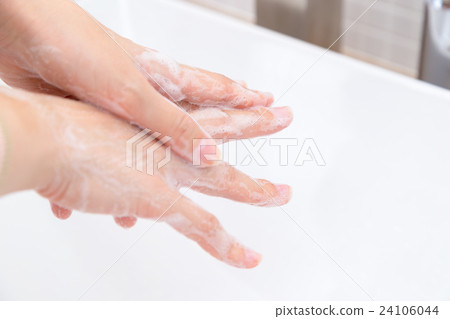 Wash hands Women foam water Prevent cold Wash thoroughly hands Women clean hand sink 24106044