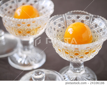 在馬頂杯上的“蜂蜜煮金橘”黑色背景（水平位置） 24106186