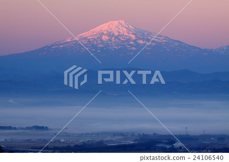 Morning Chokai in early winter morning 24106540