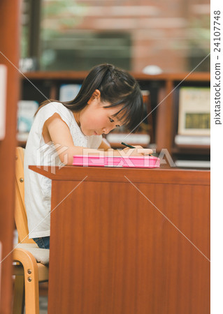 圖書室 閱覽室 女生 24107748