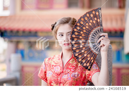 Asian Chinese woman in Traditional Chinese Asian Chinese woman in Traditional Chinese 24108519