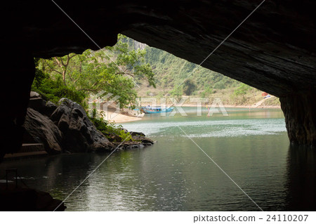Entrance of Fongna Cave in Vietnam which is also registered as a World Heritage Site. Picture shows the view from inside the cave Entrance of Fongna Cave in Vietnam which is also registered as a World Heritage Site. Picture shows the view from inside the cave 24110207