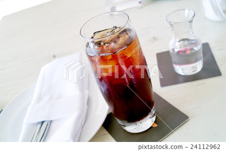 陽光半透明的白色乾燥面，有田弘先生的美味茶水杯碗，碗紙，玻璃壺，器皿 24112962