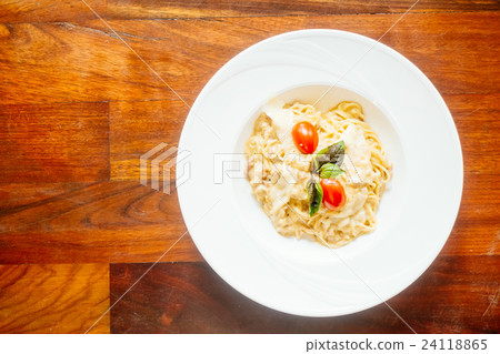 Spaghetti carbonara 24118865