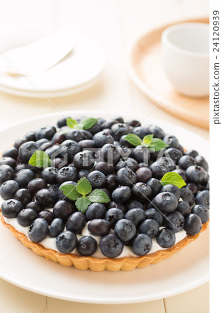 Blueberry tart 24120939