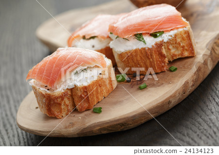 baguette slices with smoked salmon and cheese 24134123