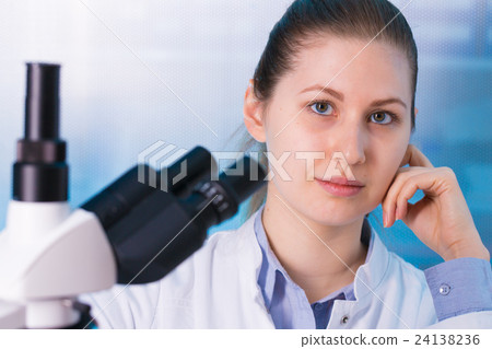 technician in laboratory 24138236