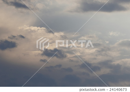 之間的雲 24140673