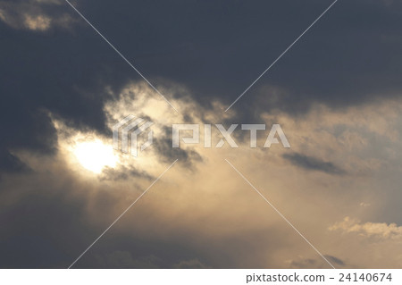 之間的雲 之間的雲 24140674