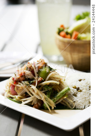 Thai delicious raw papaya salad  24144448