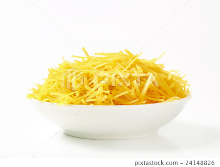Dried egg noodles 24148826