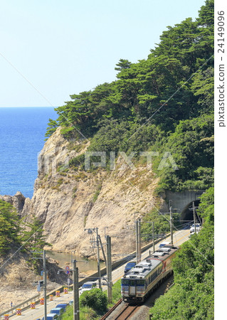 Sasagawa Uminetsu line running along the stream 24149096