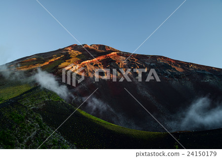 Hoei's crater, Hoei, Mt. Fuji summit Hoei's crater, Hoei, Mt. Fuji summit 24150179