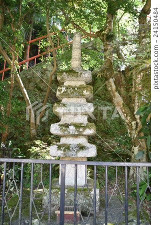 [Saigoku Kannon Pilgrimage] The 30th National Important Cultural Property, the stone five-storied pagoda of Hogonji Temple, Nagahama City, Shiga Prefecture 24150484