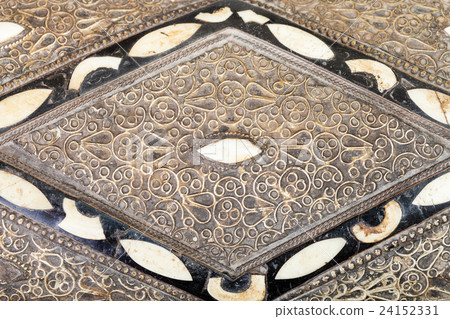 inlay and ornament on cover of arabic Casket 24152331
