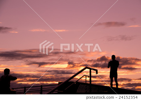 颱風晚上颱風多雲天空晚上日落日落天空仲夏天空拷貝空間字符空間晚上 24152354