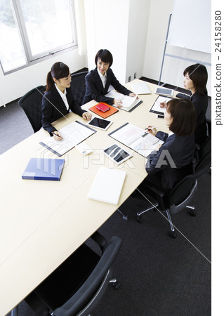 會議商務女性會議辦公室商務會議演示文稿 24158280