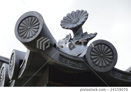 Elephant Round Tile of "Chrysanthemum pattern" (Kyoto Imperial Palace / Kamigyo Ward, Kyoto City) 24159078