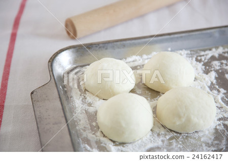 做麵包麵包的麵團 做麵包麵包的麵團 24162417