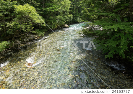 Kamikochi, Nagano Prefecture, which overlooks the Azusa Downstream from Tashiro Bridge Kamikochi, Nagano Prefecture, which overlooks the Azusa Downstream from Tashiro Bridge 24163757
