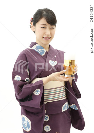 A woman in a yukata with a beer 24164324