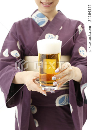 A woman in a yukata with a beer 24164335