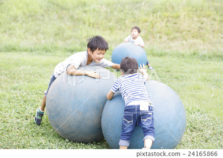 3兄弟球比賽 3兄弟球比賽 24165866