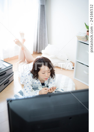 電視放鬆的女人 電視放鬆的女人 24166532