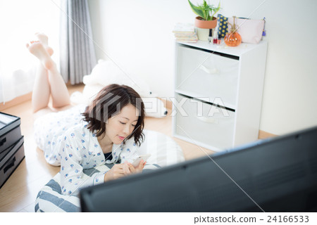 電視放鬆的女人 電視放鬆的女人 24166533