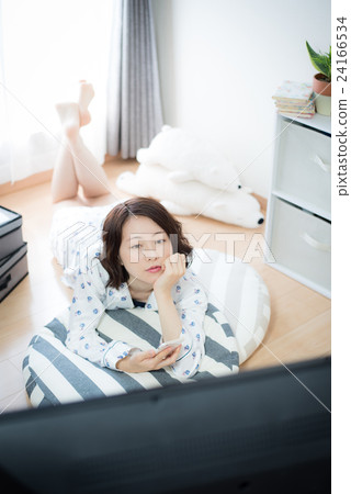 電視放鬆的女人 電視放鬆的女人 24166534