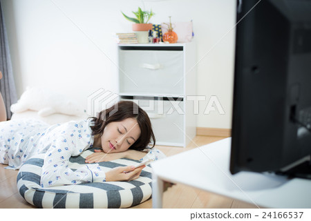 電視放鬆的女人 電視放鬆的女人 24166537