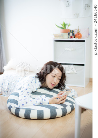 電視放鬆的女人 電視放鬆的女人 24166540