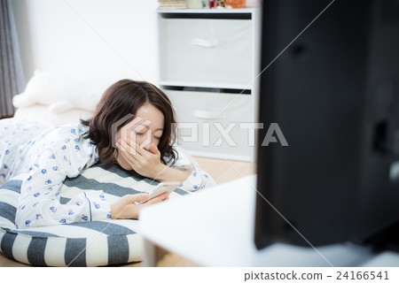電視放鬆的女人 電視放鬆的女人 24166541
