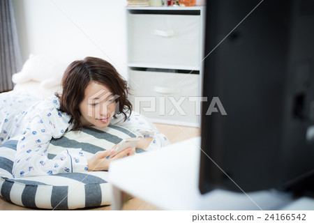 電視放鬆的女人 電視放鬆的女人 24166542